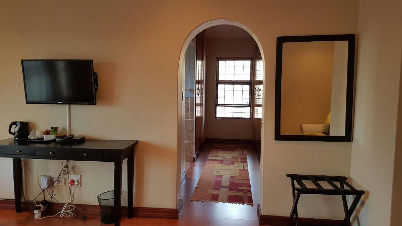 Lily White Guest House Центурион Экстерьер фото