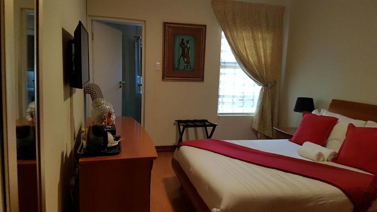 Lily White Guest House Центурион Экстерьер фото