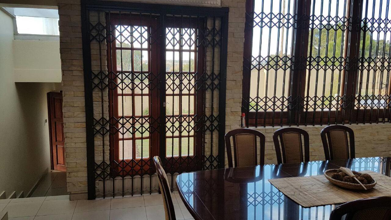 Lily White Guest House Центурион Экстерьер фото