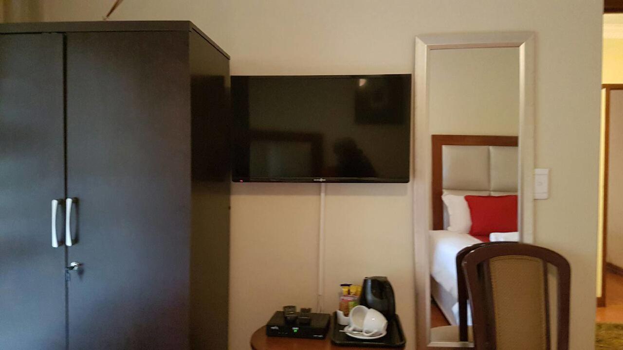 Lily White Guest House Центурион Экстерьер фото