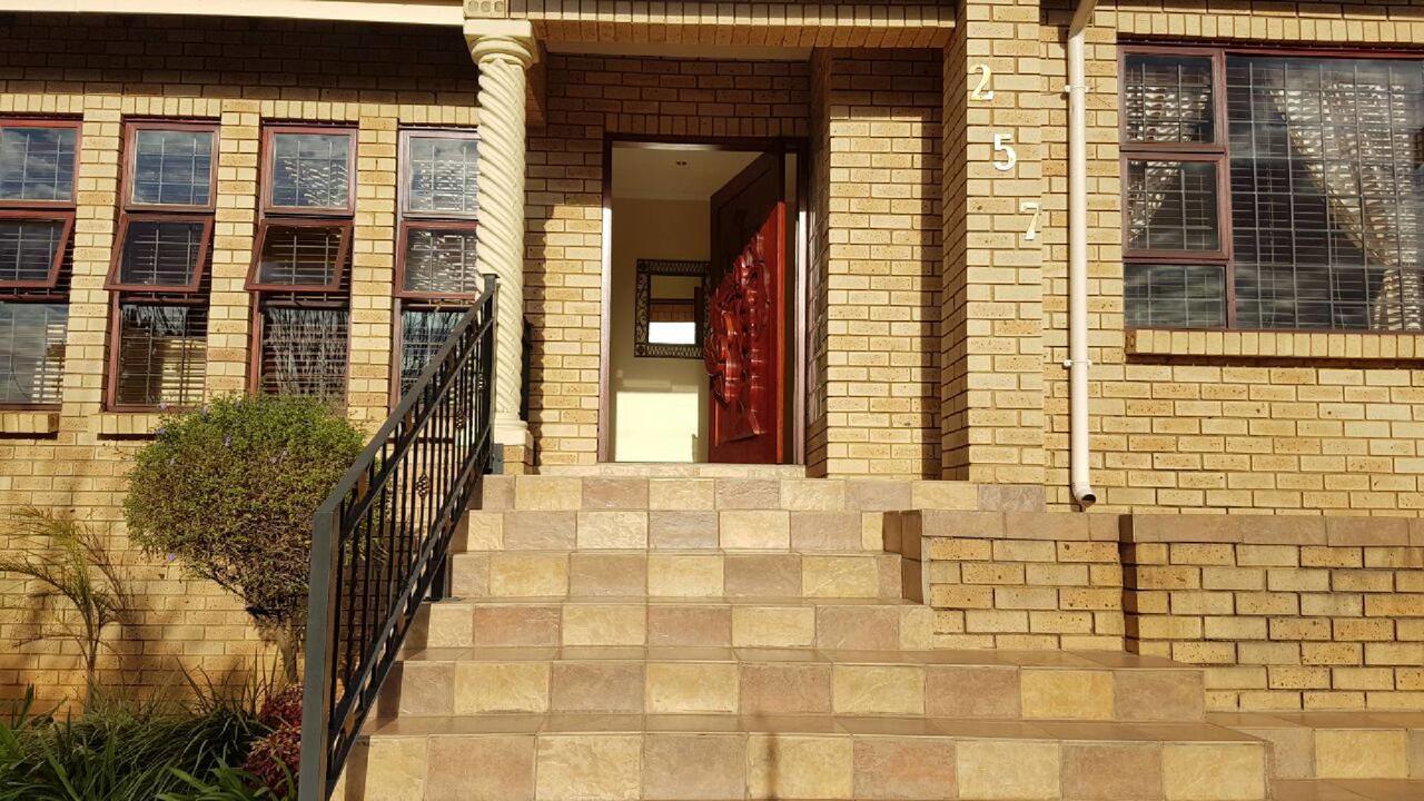 Lily White Guest House Центурион Экстерьер фото