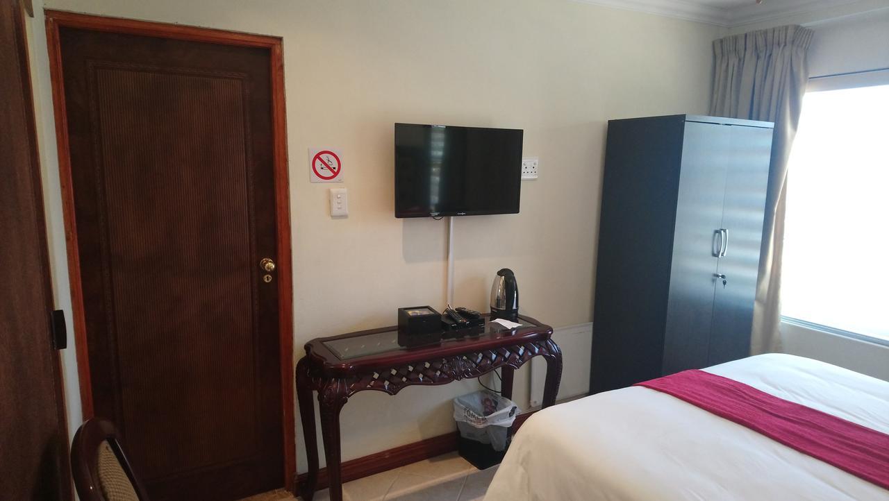 Lily White Guest House Центурион Экстерьер фото